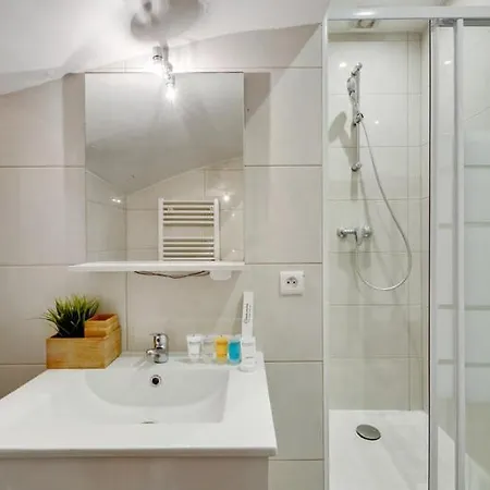 250 Sainte - Superb In Apartment *