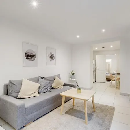 250 Sainte - Superb In * Paris
